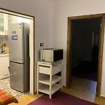 Modern Apt In Downtown